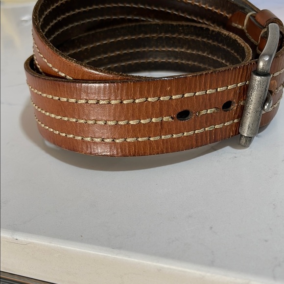 Classic Brown Leather Belt with Contrast Stitching - Picture 2 of 5